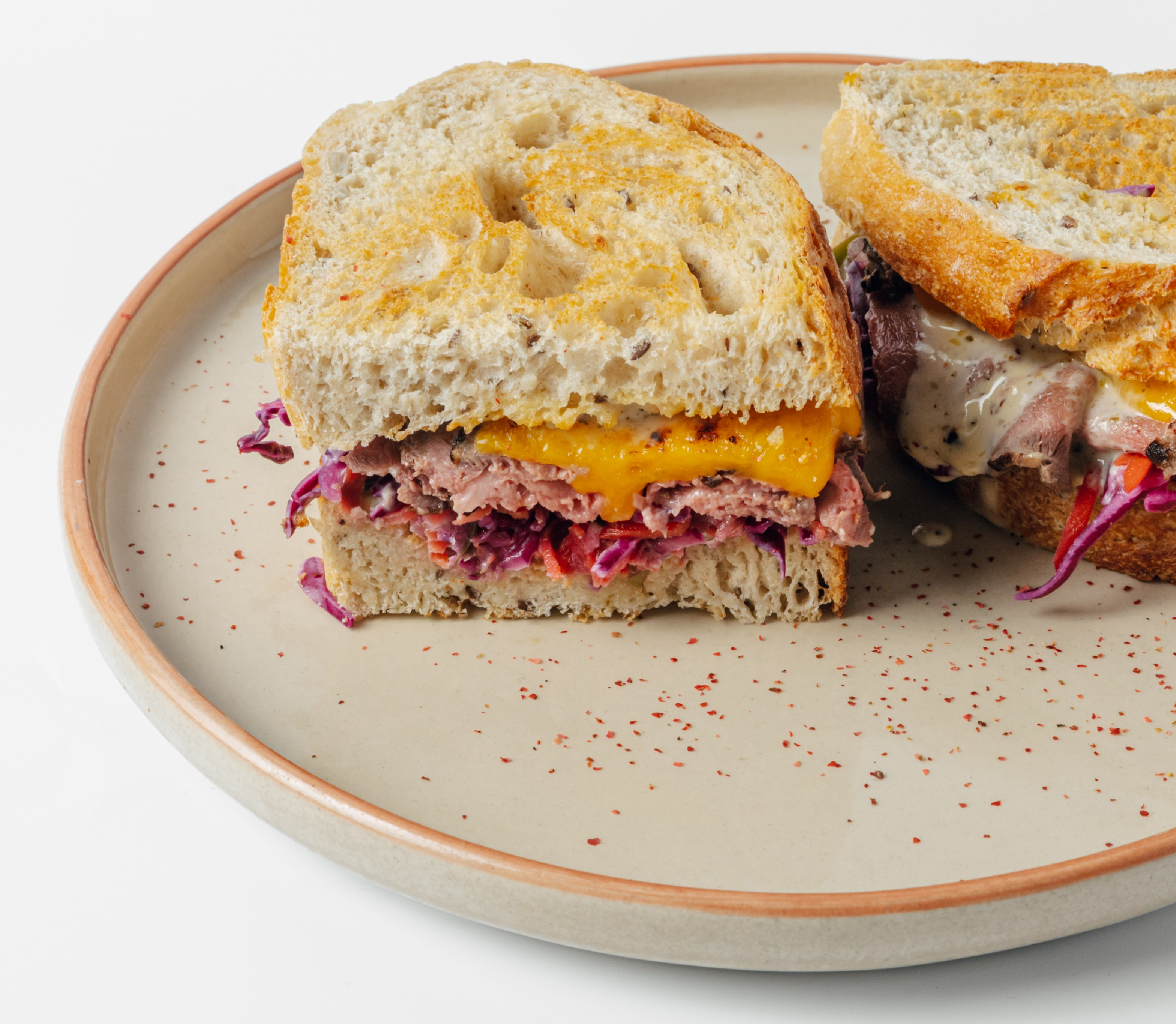 Сэндвич с ростбифом и перечным соусом