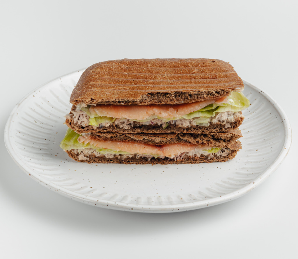 Сэндвич с тунцом и лососем