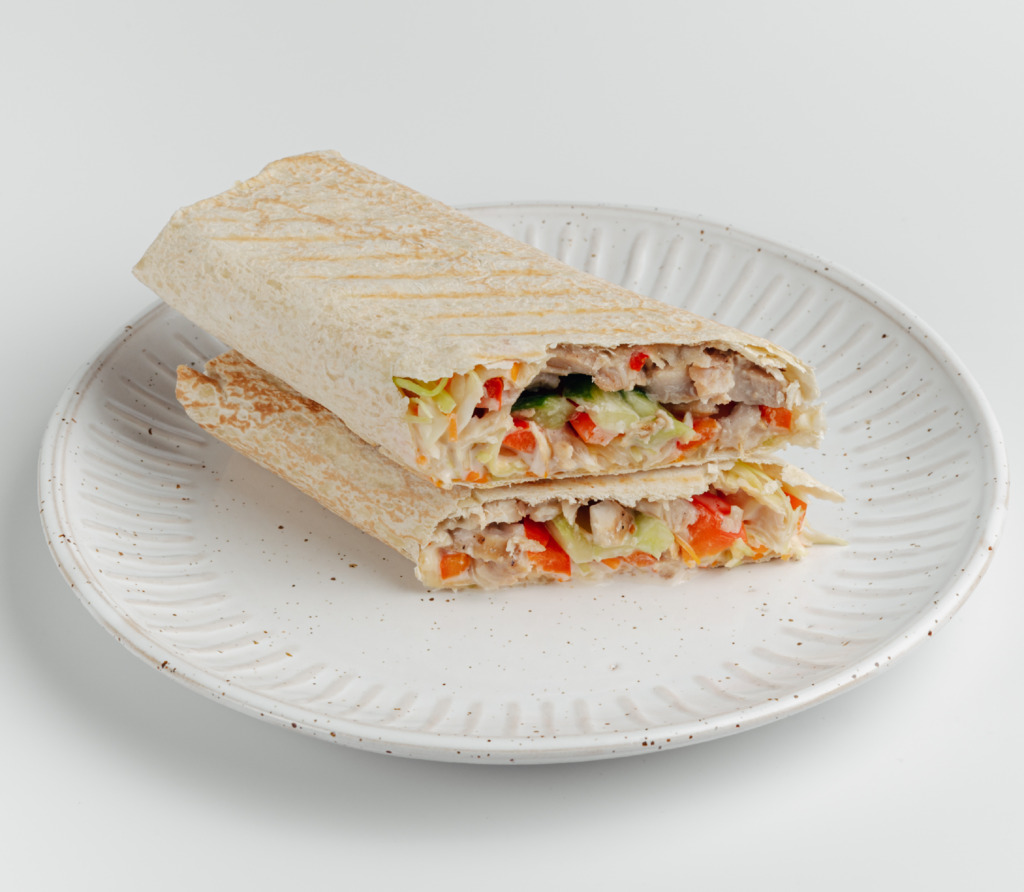 Шаверма с курицей и свежими овощами