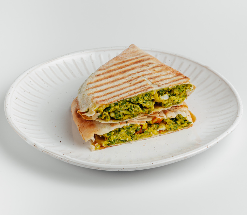 Пита со шпинатом, омлетом и сыром